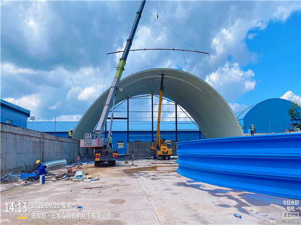 水泥場生產料棚拱形屋頂工程案例分享水泥場拱形屋頂施工現場圖3