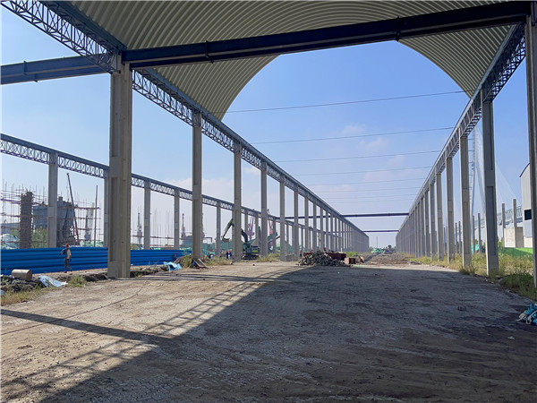 泰州泰興堆料棚拱形屋頂工程案例解析機械鎖邊彩鋼板安裝